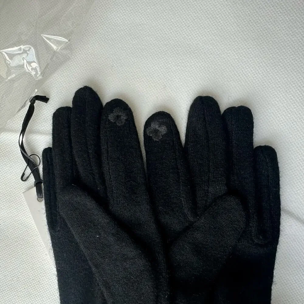 Unique Vintage Gloves- Black/ Beige Bow Wrist Glove